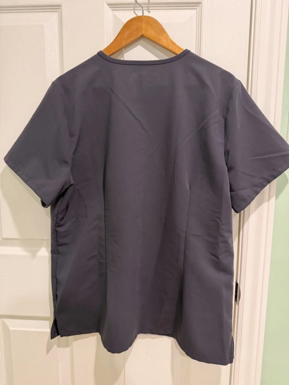 Figs Women's V-Neck Scrub Top in Charcoal Gray - Picture 2 of 2